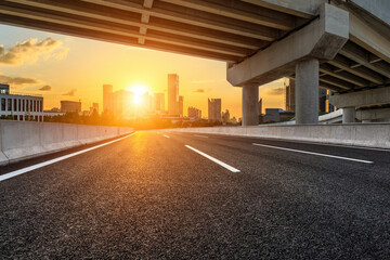 乒乓球运动中如何高抛发球